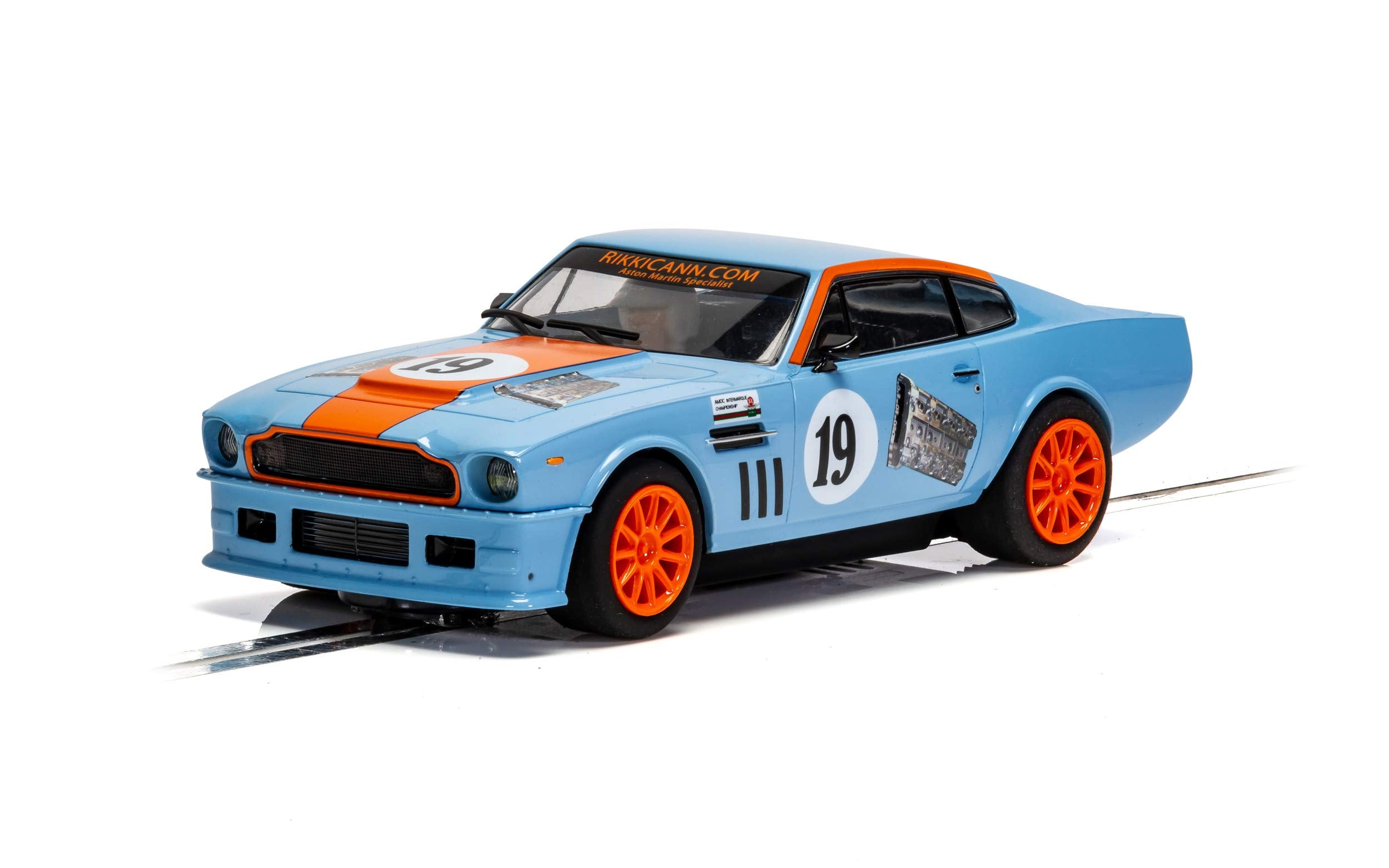 Scalextric C4209 Aston Martin V8 - Gulf Edition - Rikki Cann Racing, Orange/Blue